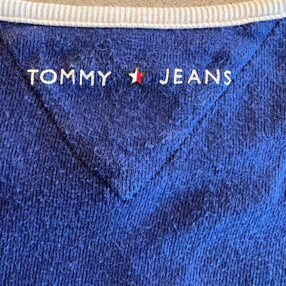 Vintage Tommy Hilfiger Ruffled Edge Cropped Blue T-Shirt Size S - Picture 4 of 12